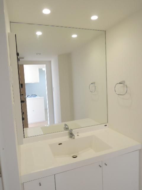 洗面設備　写真は同タイプ住居です。
