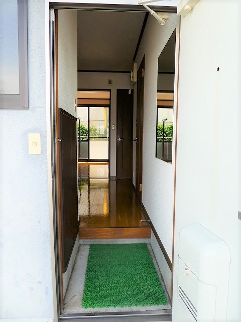 玄関　写真は121号室です。（参考）