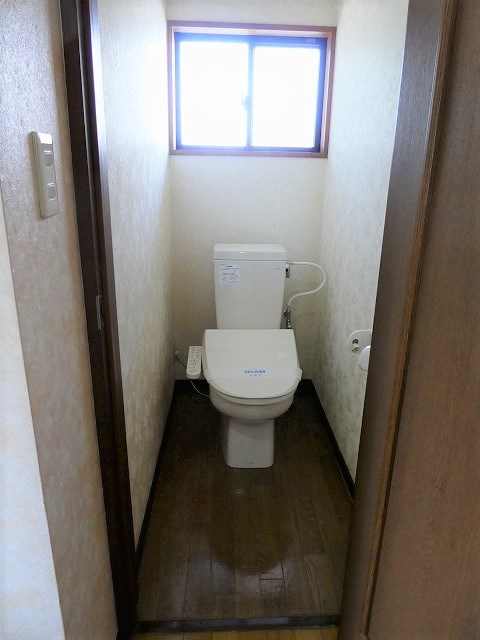 トイレ　写真は121号室です。（参考）