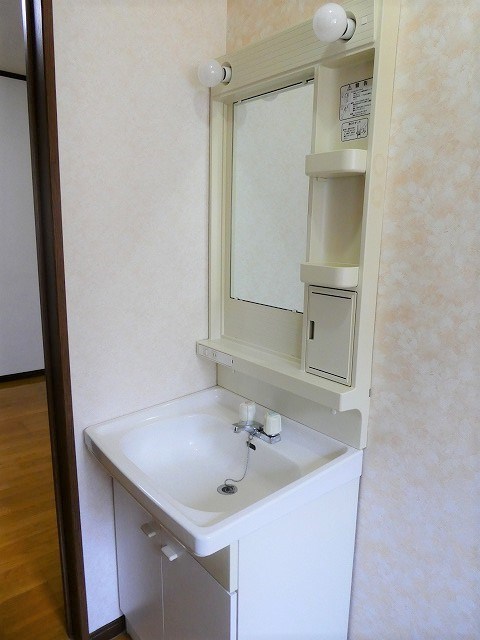 洗面設備　写真は121号室です。（参考）