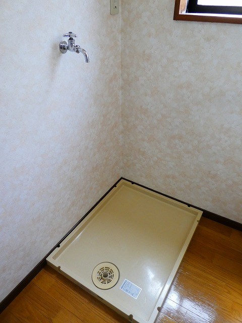 その他　洗濯機置き場　写真は121号室です。（参考）