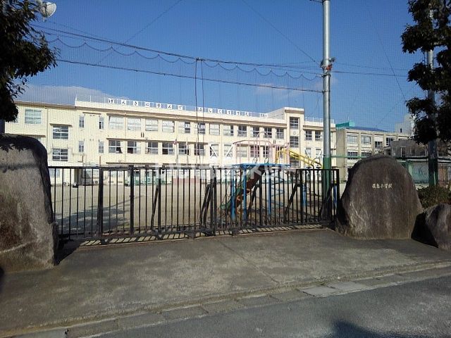 小学校　久留米市立荘島小学校（小学校）まで501m