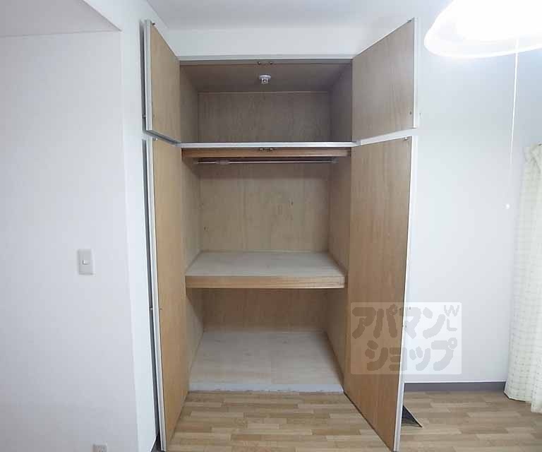 収納　押入