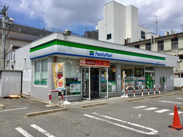 コンビニ　ファミリーマート笠寺西門店（コンビニ）まで318m