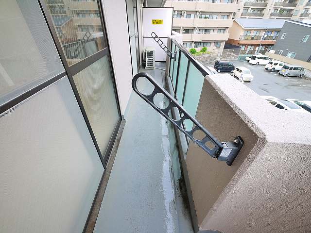 バルコニー　暖かな日差しのふりそそぐバルコニー