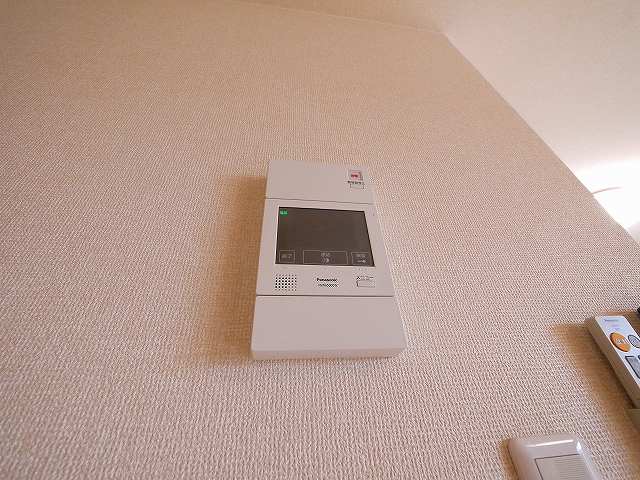 セキュリティ　お顔が見えるモニター付きインターホンもございます。