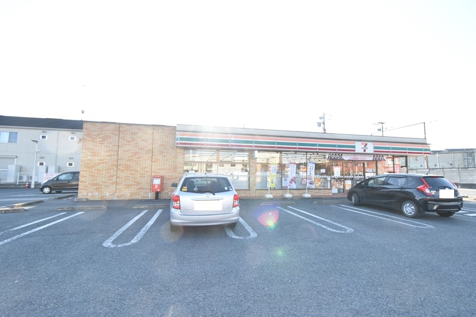 コンビニ　セブンイレブン土浦白鳥店（コンビニ）まで300m