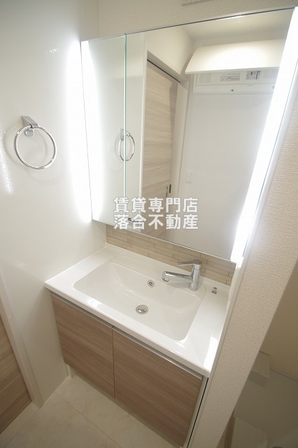 洗面設備　独立洗面化粧台付き