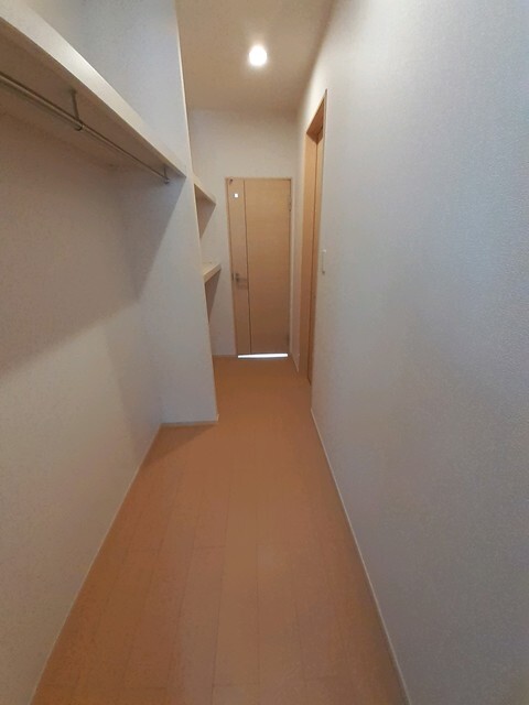 収納　ウォークスルークローゼット