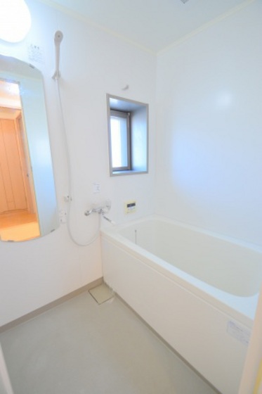 バス・シャワールーム　※別部屋の写真です
