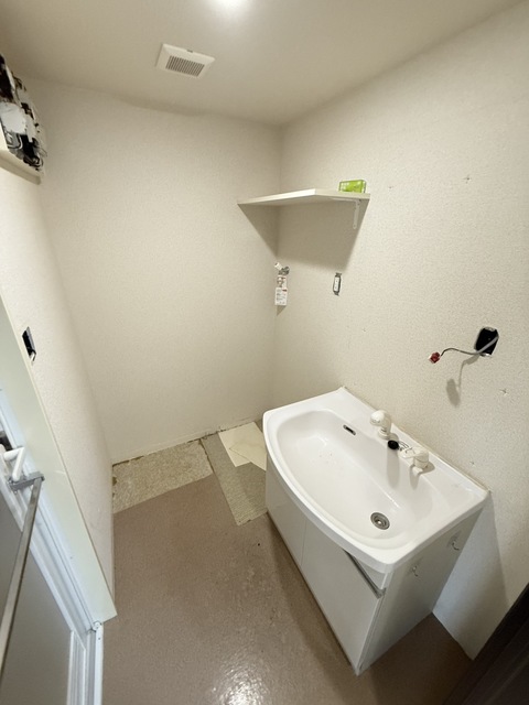 洗面設備　別部屋参考写真です