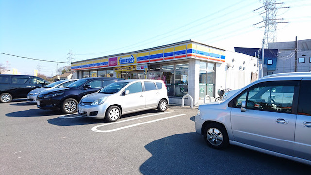 コンビニ　ミニストップ千葉三角町店（コンビニ）まで993m
