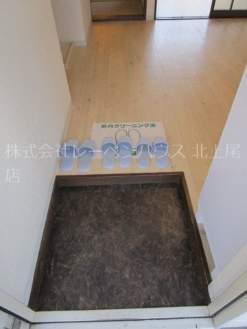 玄関　お部屋探しはレーベンハウス北上尾店まで！