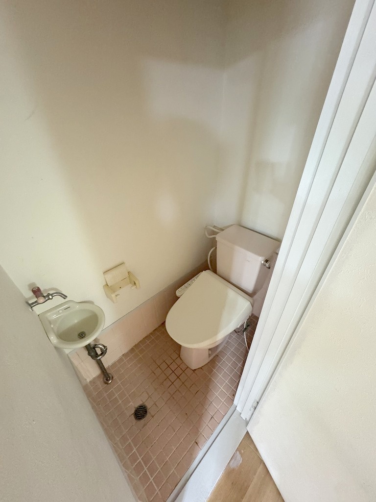 近鉄奈良線 河内花園駅 徒歩10分 2階建 築60年のトイレ写真