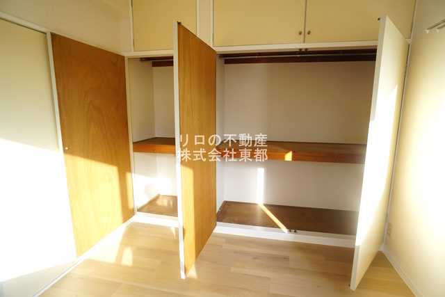 収納　増えがちな荷物をスッキリ収納できる大きめクローゼットです♪