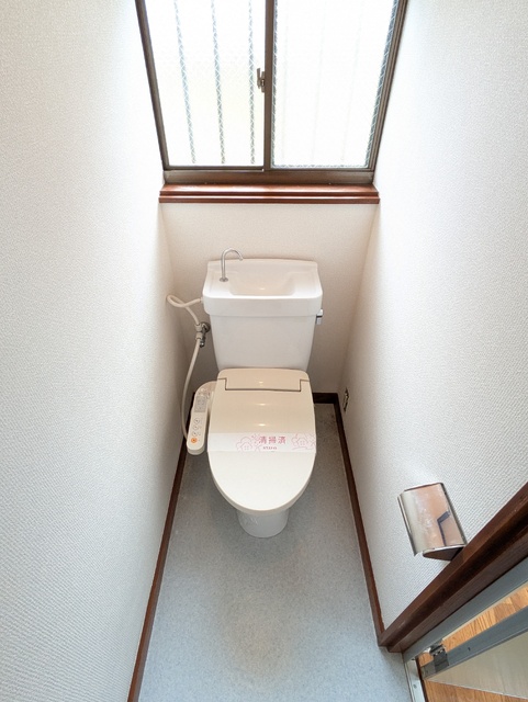 トイレ　★★トイレは嬉しい洗浄機能付き便座です♪★★