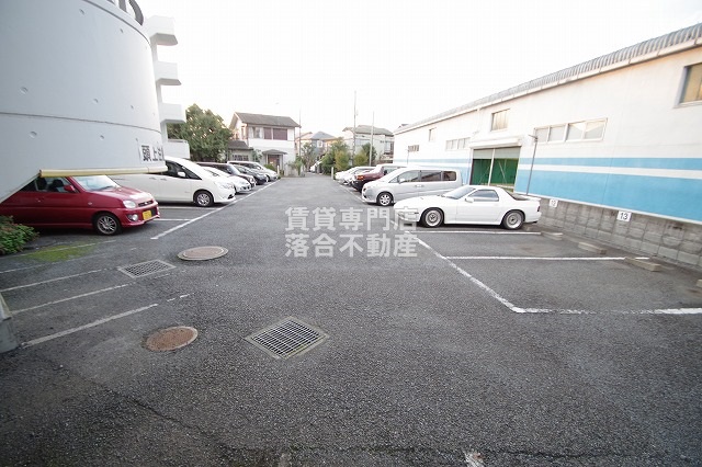駐車場　敷地内駐車場完備
