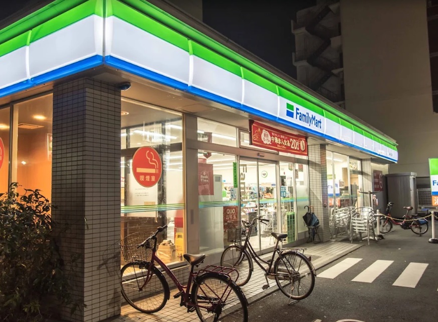 コンビニ　ファミリーマート堀留町二丁目店（コンビニ）まで40m
