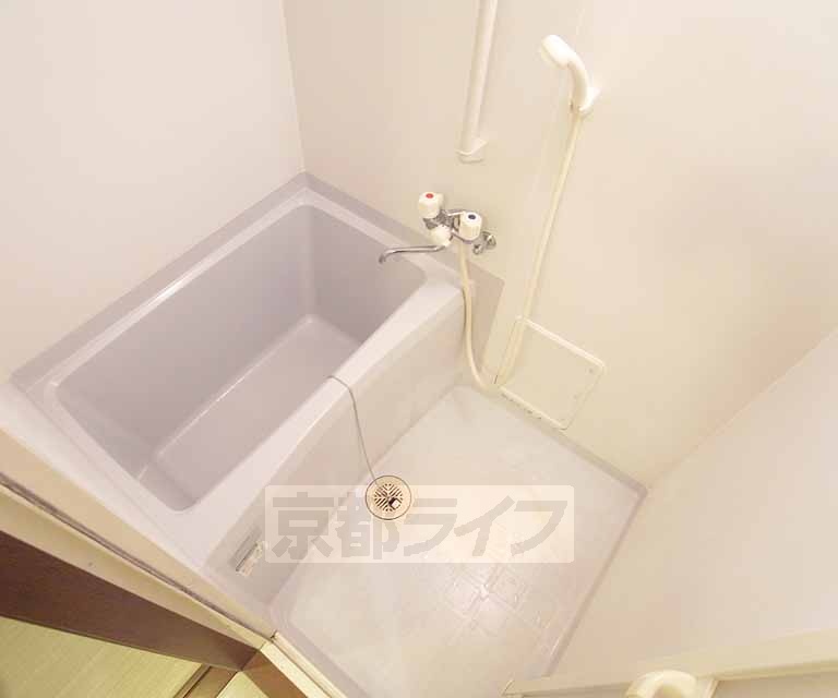 バス・シャワールーム　セパレートのお風呂でゆっくりと温まりましょう・