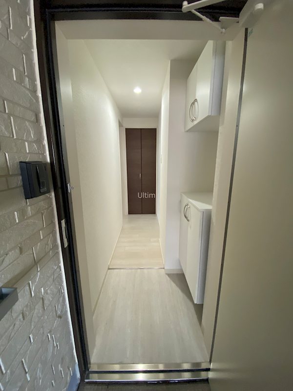 玄関　別のお部屋の写真ですが参考までに