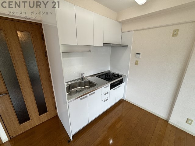 キッチン　３口ガスコンロ付きのキッチンです♪