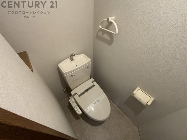 トイレ　温水洗浄便座付きのトイレです♪