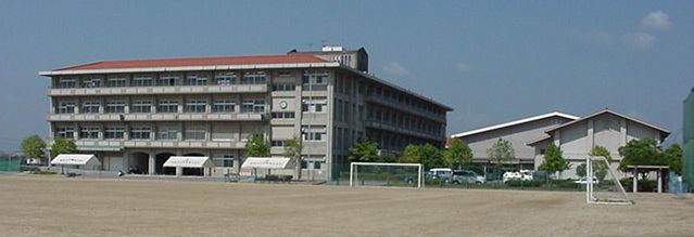 中学校　倉敷市立連島南中学校（中学校）まで671m