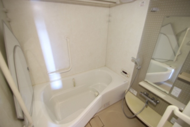 バス・シャワールーム　※別のお部屋の写真です