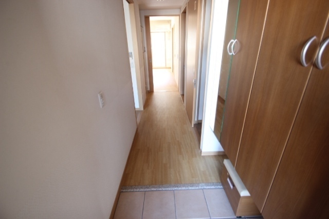 玄関　※別のお部屋の写真です