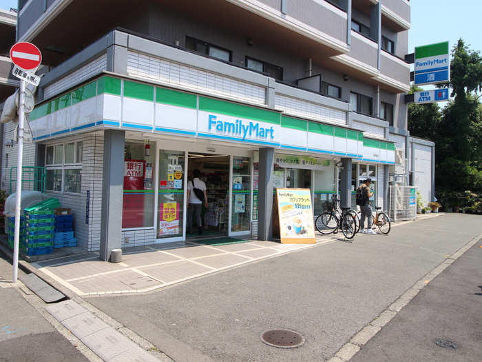 コンビニ　ファミリーマート（コンビニ）まで373m