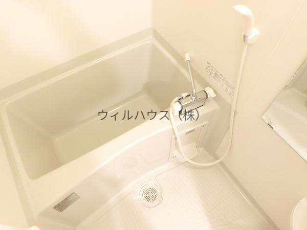 バス・シャワールーム　浴室乾燥機付きバス！