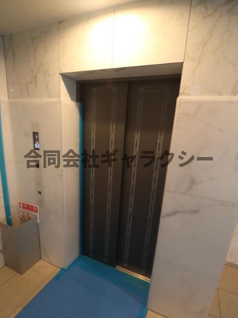 ロビー　エレベーター