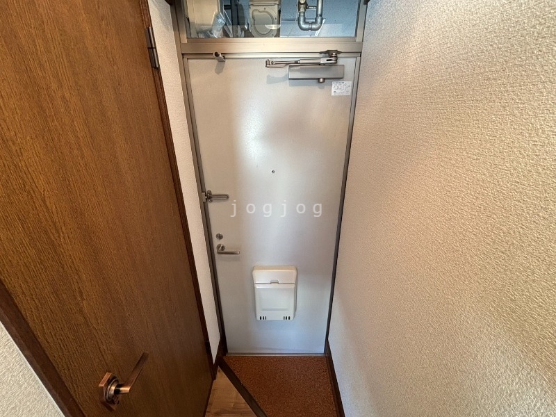 玄関　ゆったりとした玄関です。