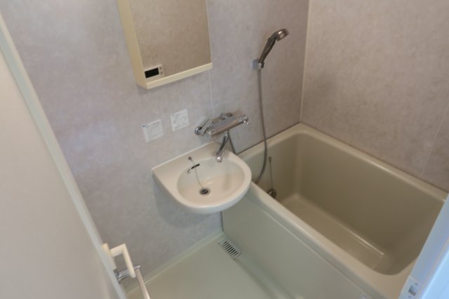 バス・シャワールーム　写真は同タイプ住居です。