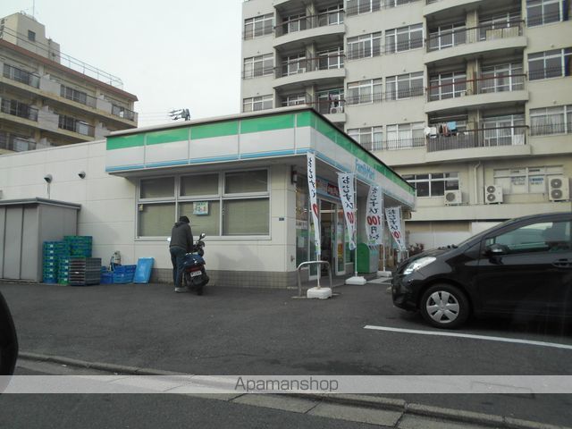 コンビニ　ファミリーマート（コンビニ）まで445m