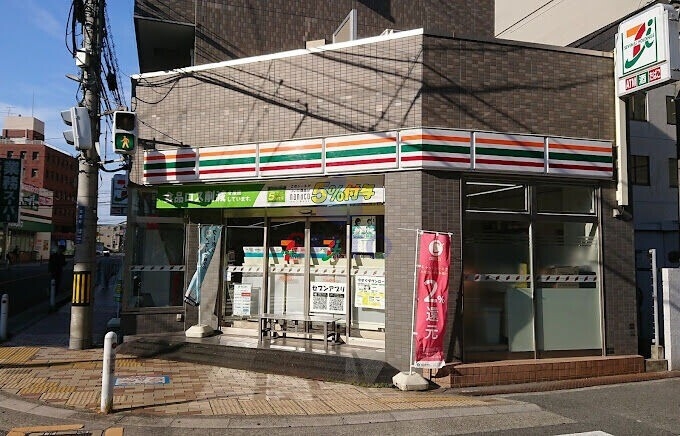 コンビニ　セブンイレブン 吹田広芝町店（コンビニ）まで102m