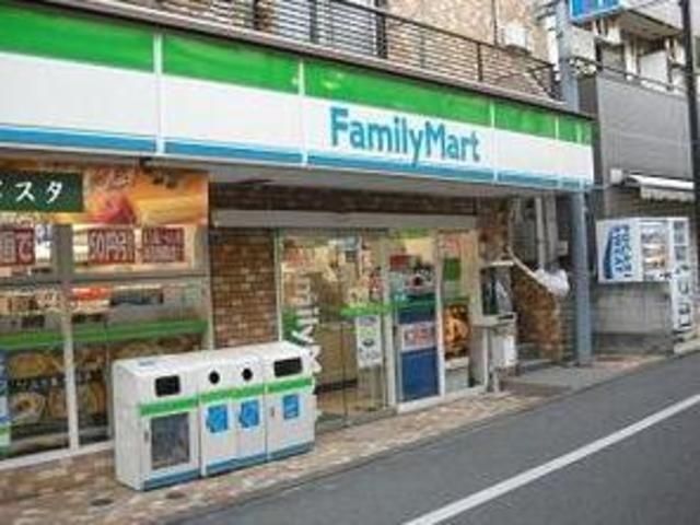 コンビニ　ファミリーマート戸田駅西口店（コンビニ）まで449m