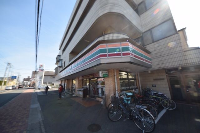コンビニ　セブンイレブン戸田新曽南店（コンビニ）まで600m