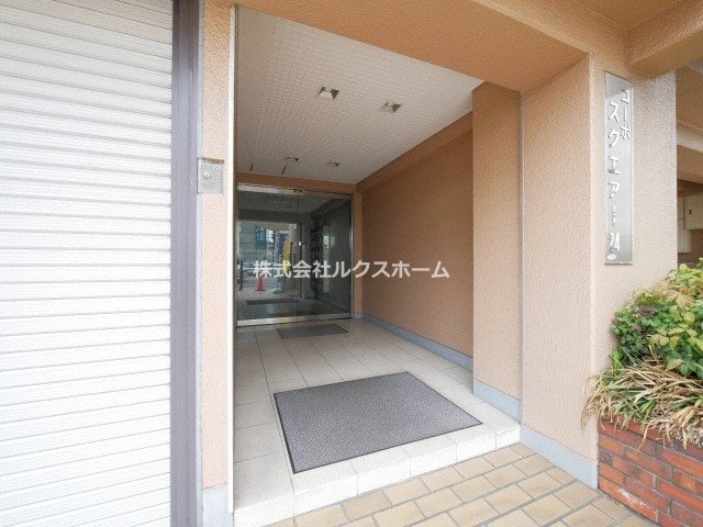 エントランス　落ち着いたエントランスです