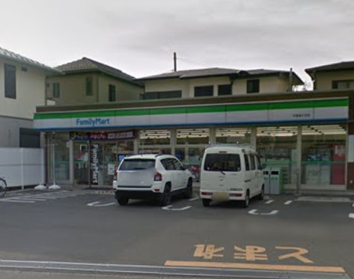 コンビニ　ファミリーマート（コンビニ）まで732m