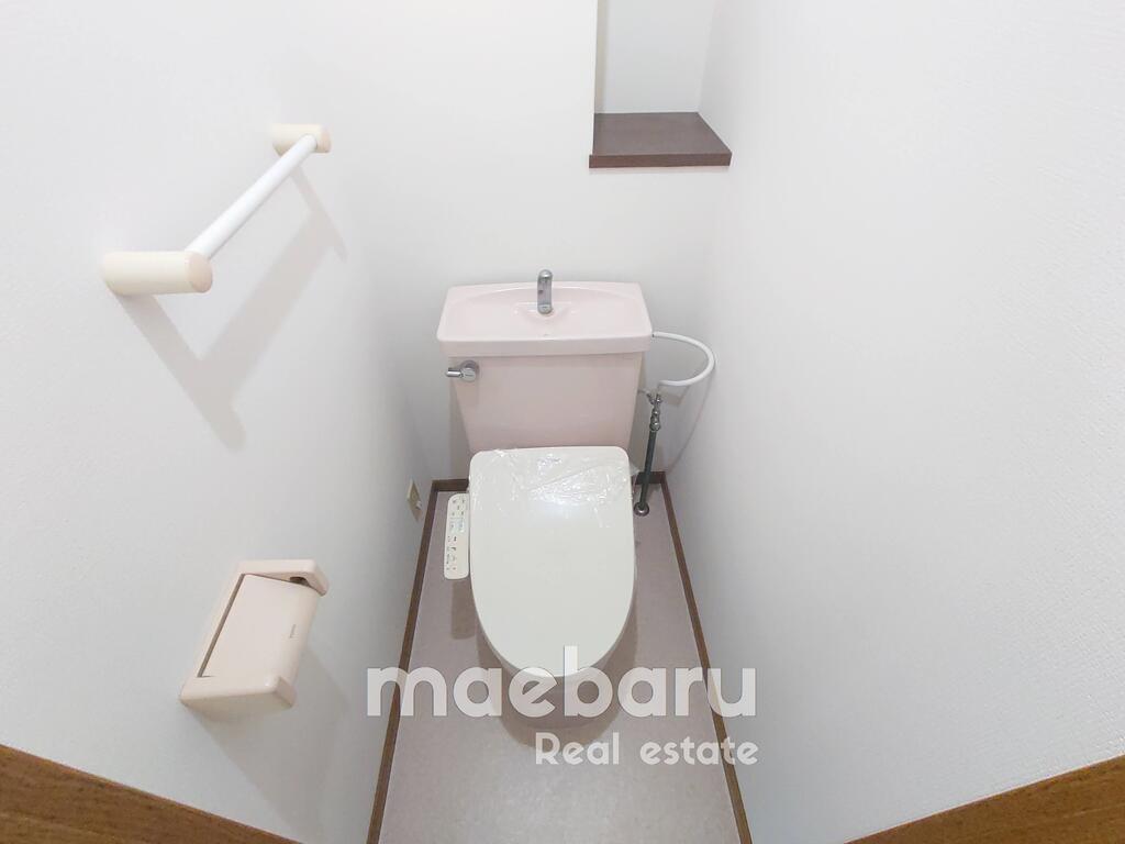 トイレ　温水洗浄便座　※写真別部屋（反転タイプ）