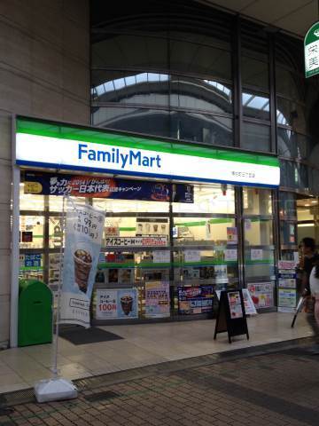 コンビニ　ファミリーマート博労町三丁目店（コンビニ）まで65m