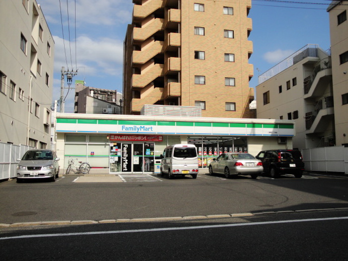 コンビニ　ファミリーマート三篠町三丁目店（コンビニ）まで320m