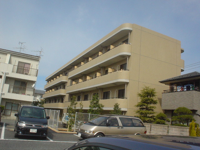 建物外観　重厚なたたずまいの外観です。