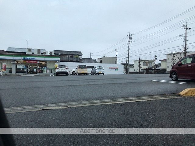 コンビニ　ファミリーマート（コンビニ）まで1489m