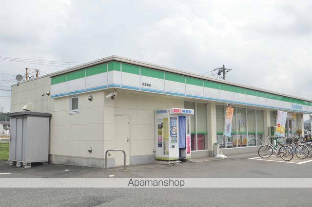 コンビニ　ファミリーマート（コンビニ）まで500m