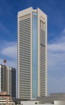 ショッピングセンター　東京オペラシティビル東京オペラシティタワー（ショッピングセンター）まで560m