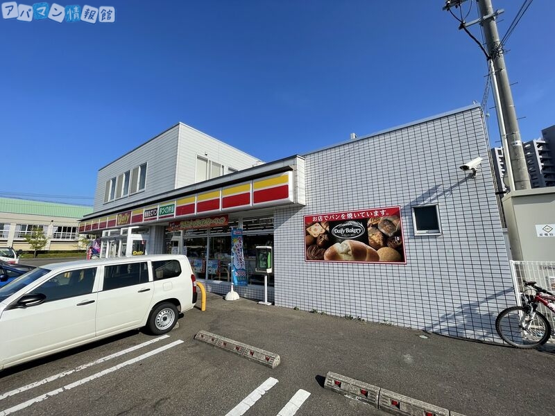 コンビニ　デイリーヤマザキ新潟川岸町店（コンビニ）まで211m