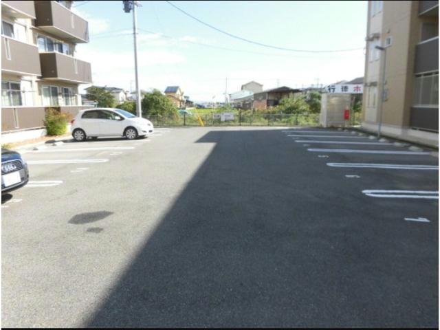 駐車場　駐車場