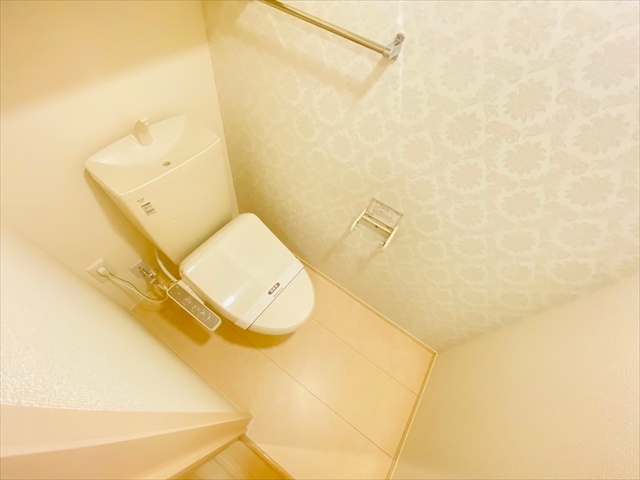 トイレ　同一建物内２０２号室内装写真転載